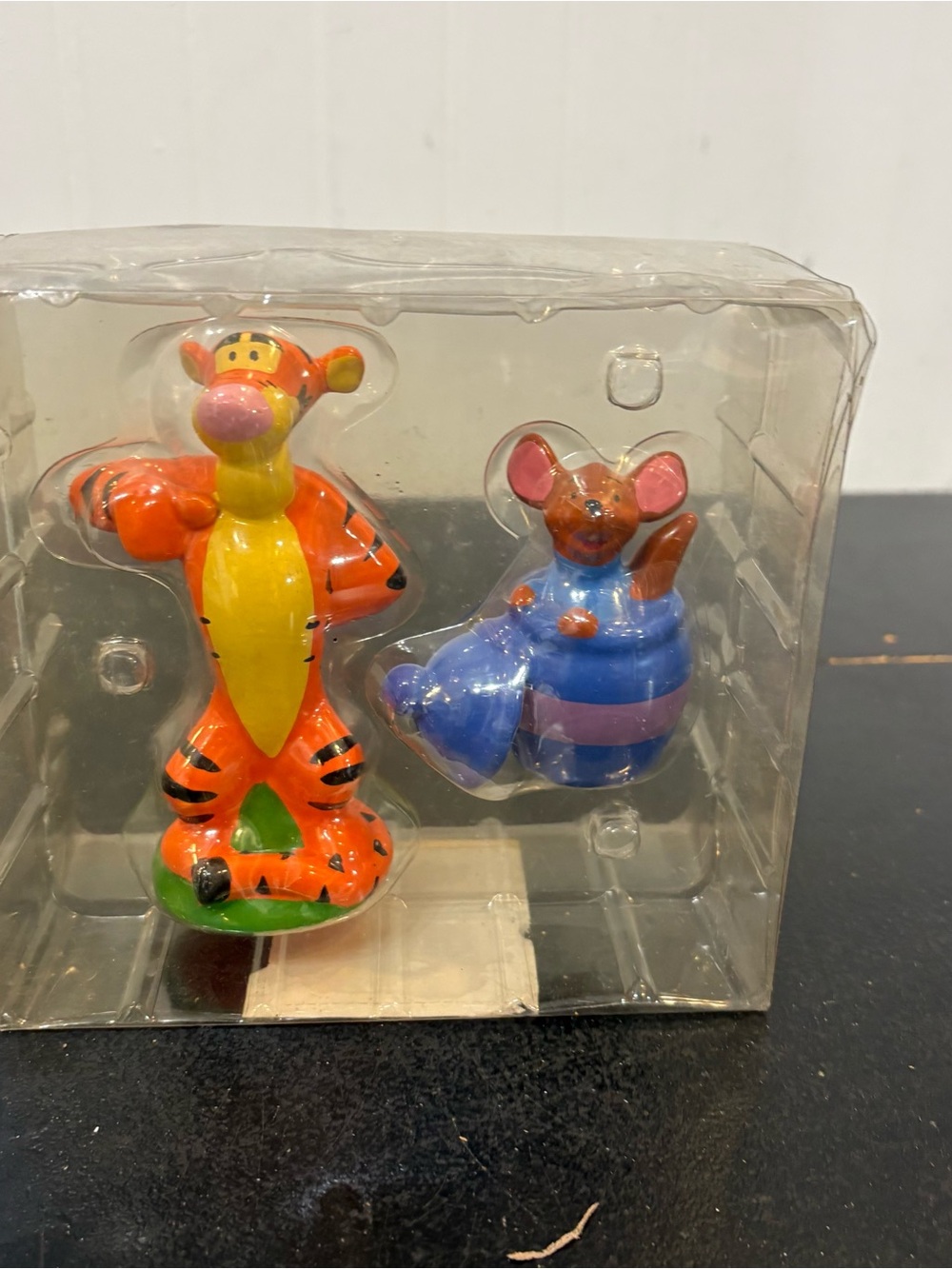 Disney Winnie the Pooh TIGGER & ROO
Ceramic Salt & Pepper Shaker Set NIB